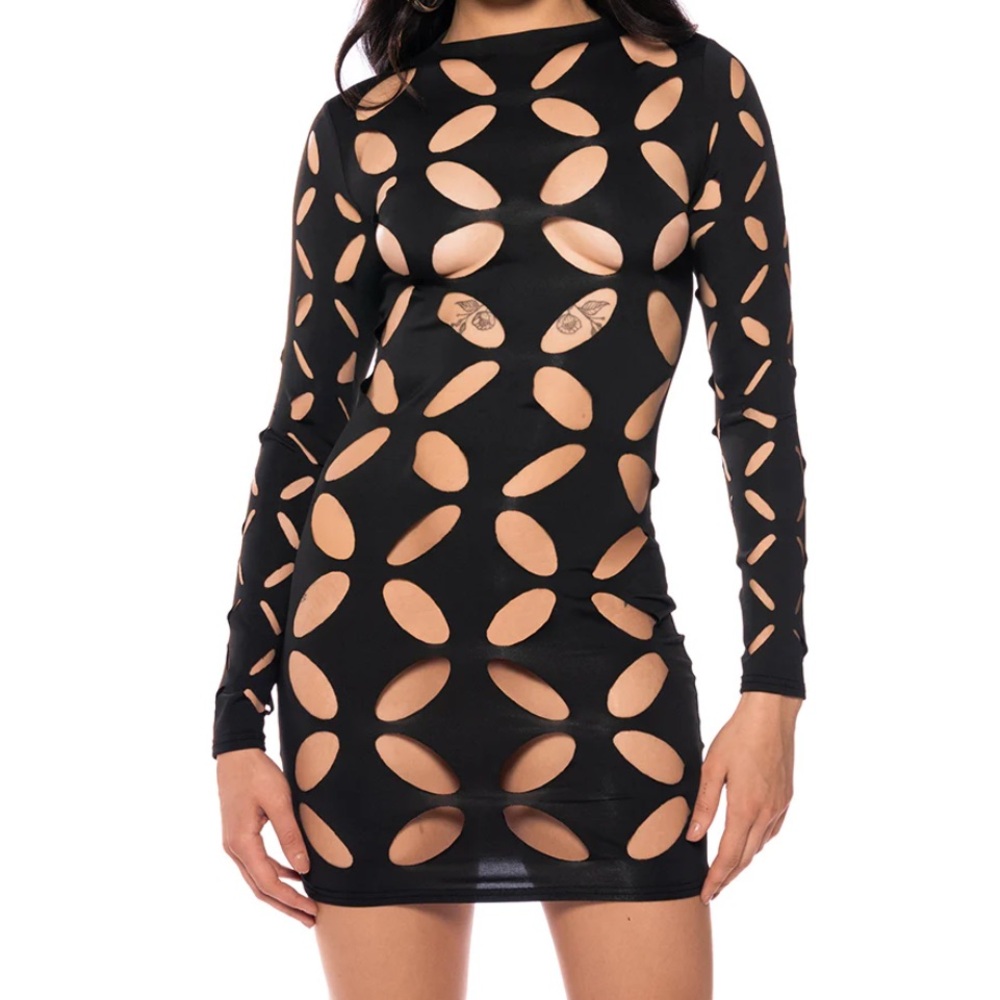 Little Black Cutout Dress…✂️👗💃🏾💃🏾💃🏾